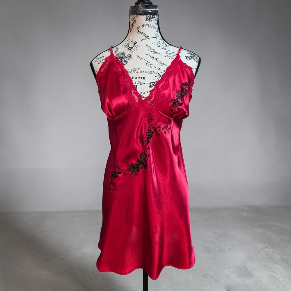 Massini‎ Red Satin Nighty Size Medium - Black Rose Embroidery Y2K Slip Dress